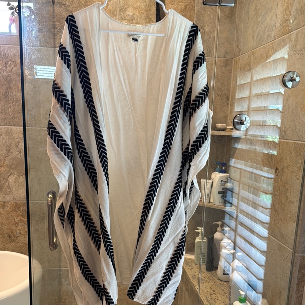 Universal Thread Black and White Chevron Kimono